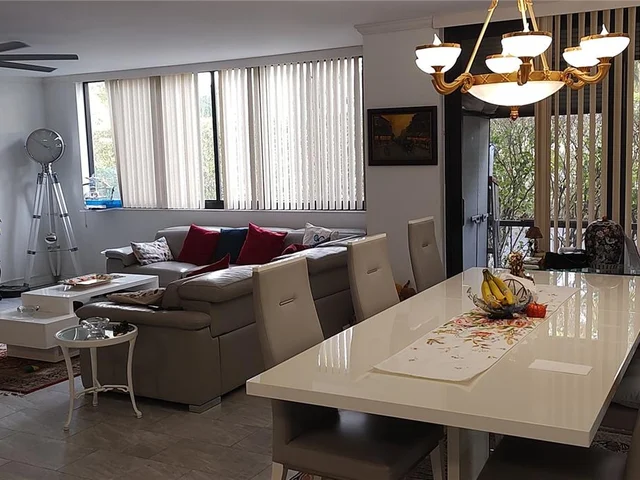 1460 Sheridan St # 2D, Hollywood FL 33020