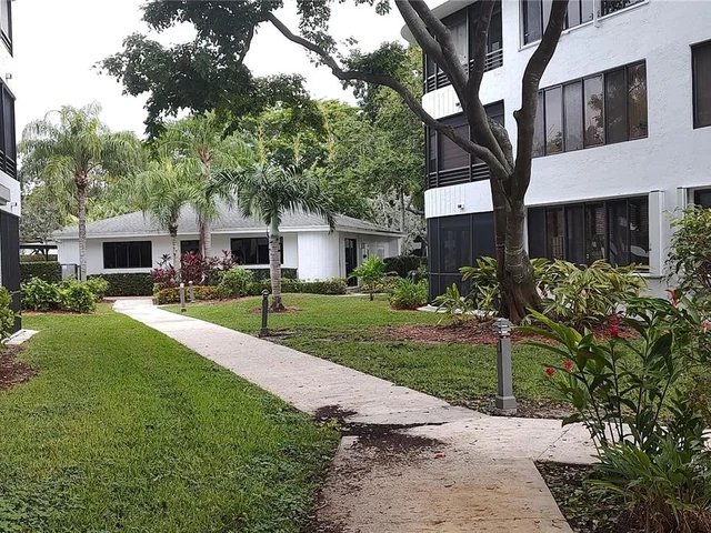 1460 Sheridan St # 2D, Hollywood FL 33020