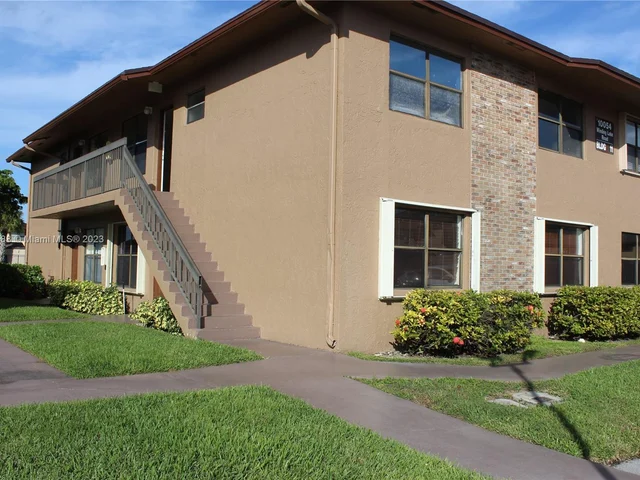 10054 Winding Lake Rd # 202, Sunrise FL 33351