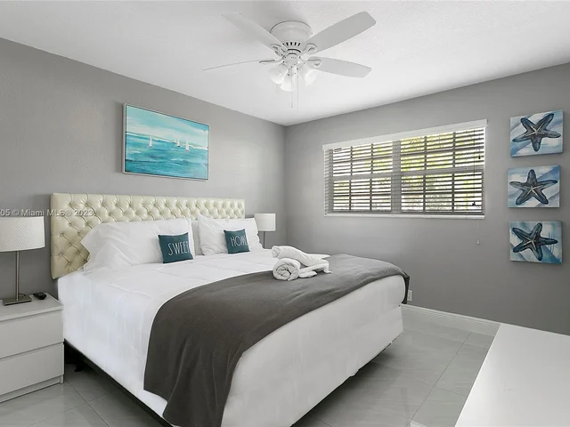 1422 Coolidge St, Hollywood FL 33020