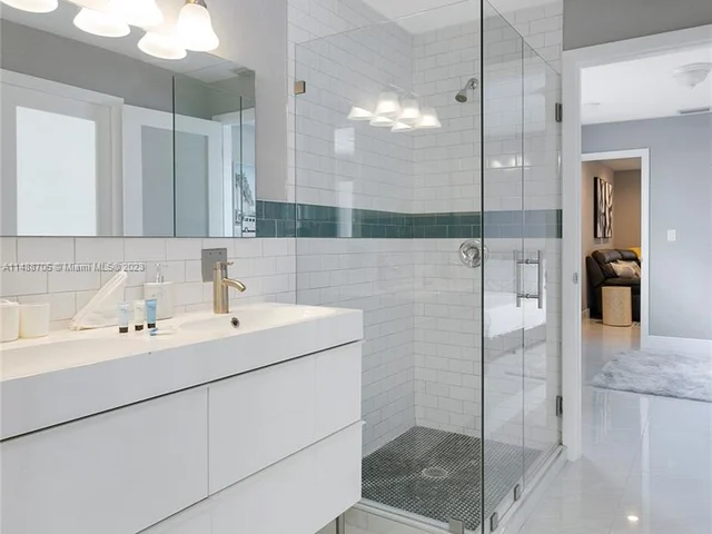 1422 Coolidge St, Hollywood FL 33020