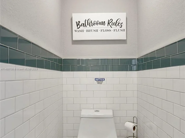 1422 Coolidge St, Hollywood FL 33020