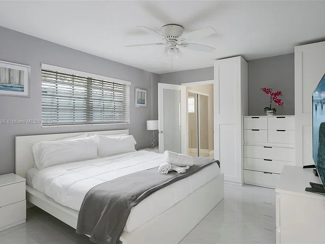 1422 Coolidge St, Hollywood FL 33020