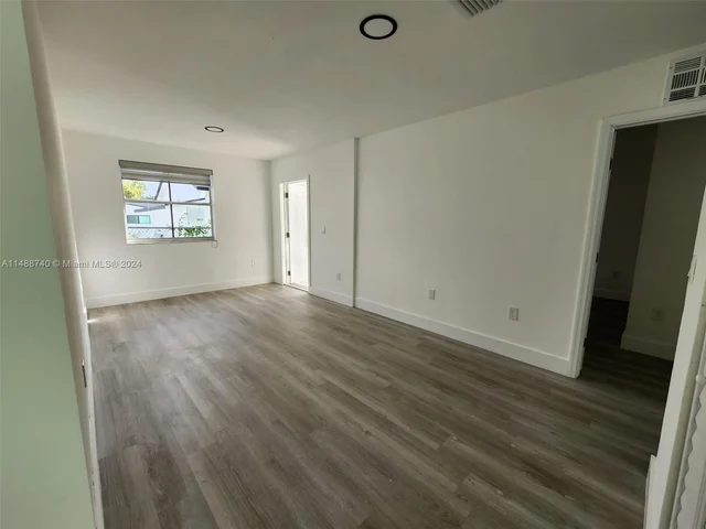 1247 NW 28th St # 3, Miami FL 33142