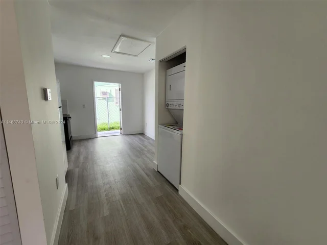 1247 NW 28th St # 3, Miami FL 33142