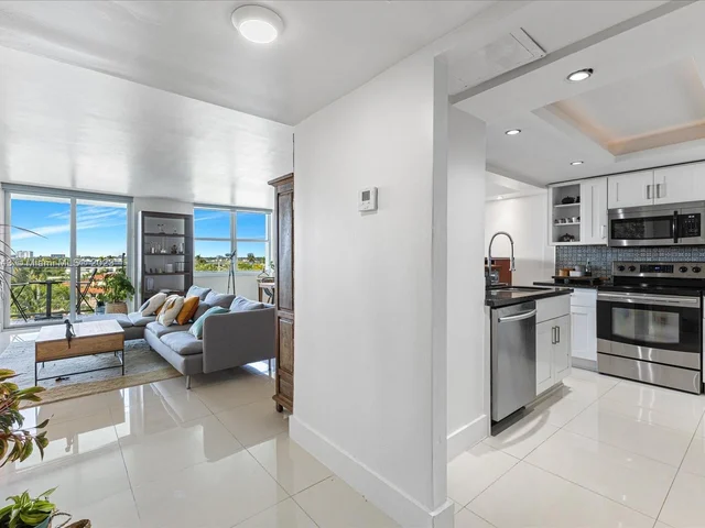 10000 W Bay Harbor Dr # 503, Bay Harbor Islands FL 33154