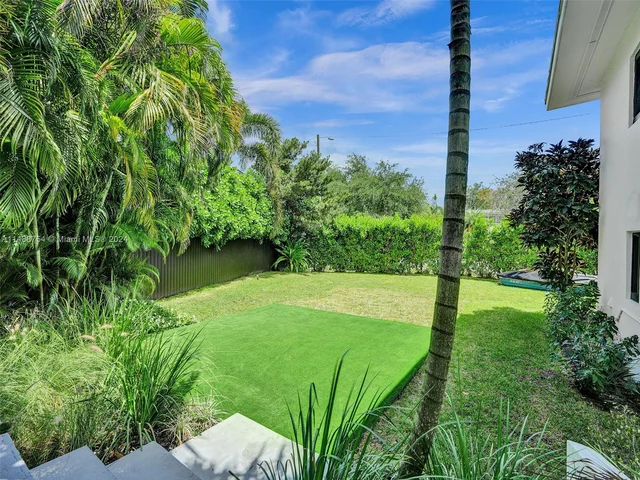 18560 NE 20th Ct, North Miami Beach FL 33179