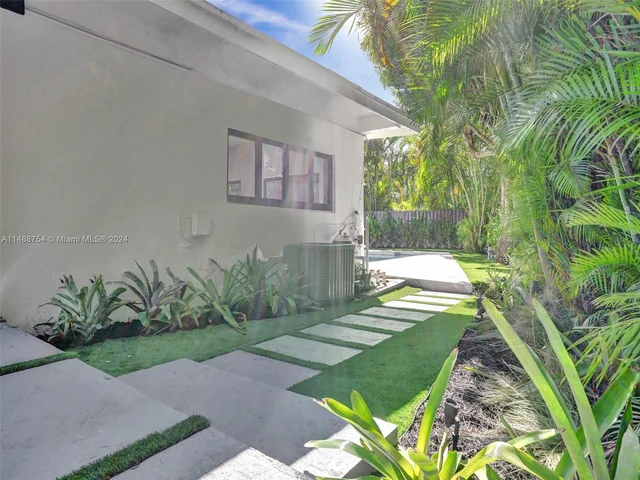 18560 NE 20th Ct, North Miami Beach FL 33179