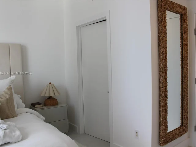 1060 Brickell Ave # 2505, Miami FL 33131