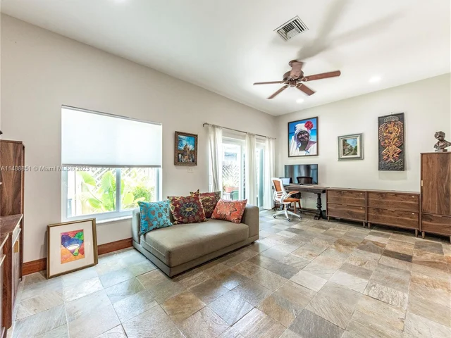 387 Franklin St, Hollywood FL 33019