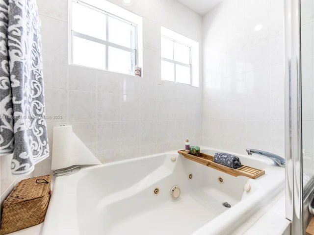 387 Franklin St, Hollywood FL 33019