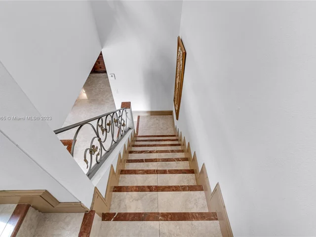 214 Poinciana Dr # 204, Sunny Isles Beach FL 33160