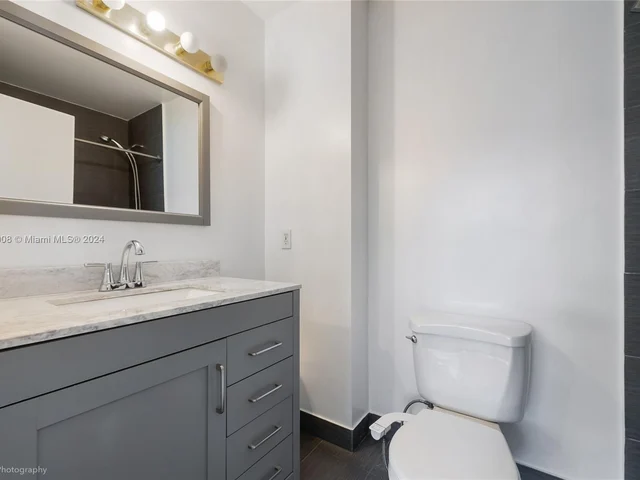 3698 Franklin Ave, Miami FL 33133