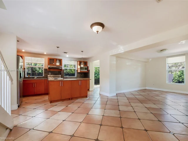 3698 Franklin Ave, Miami FL 33133