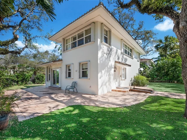 3698 Franklin Ave, Miami FL 33133