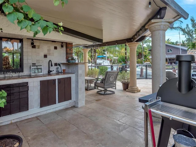 2720 SE 14th St, Pompano Beach FL 33062