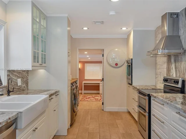 2720 SE 14th St, Pompano Beach FL 33062