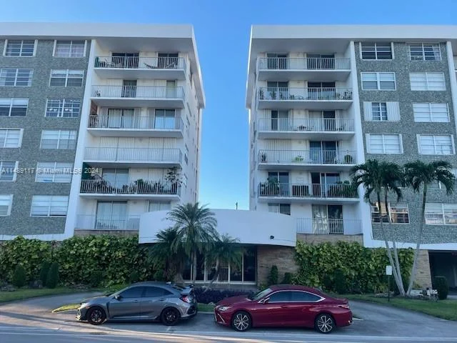 1050 93rd St # 3D, Bay Harbor Islands FL 33154