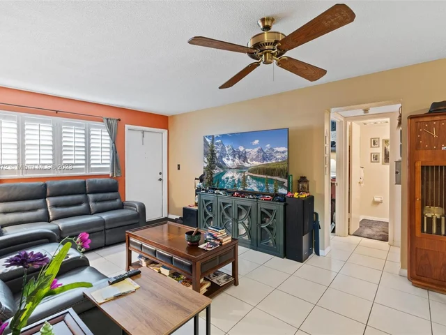 4100 Crystal Lake Dr # 109, Deerfield Beach FL 33064