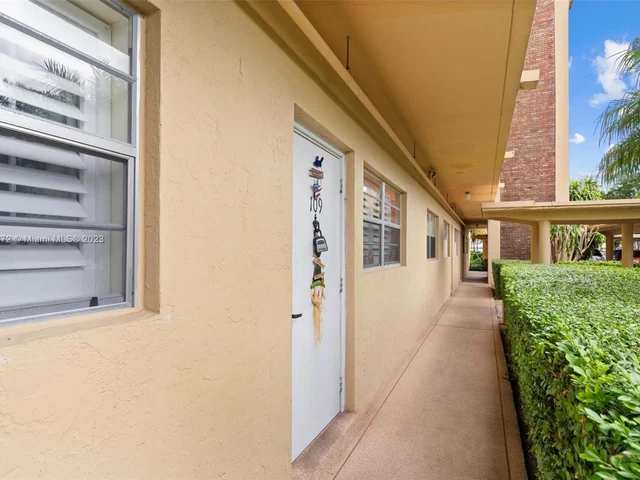 4100 Crystal Lake Dr # 109, Deerfield Beach FL 33064