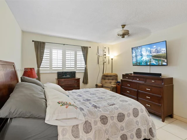 4100 Crystal Lake Dr # 109, Deerfield Beach FL 33064