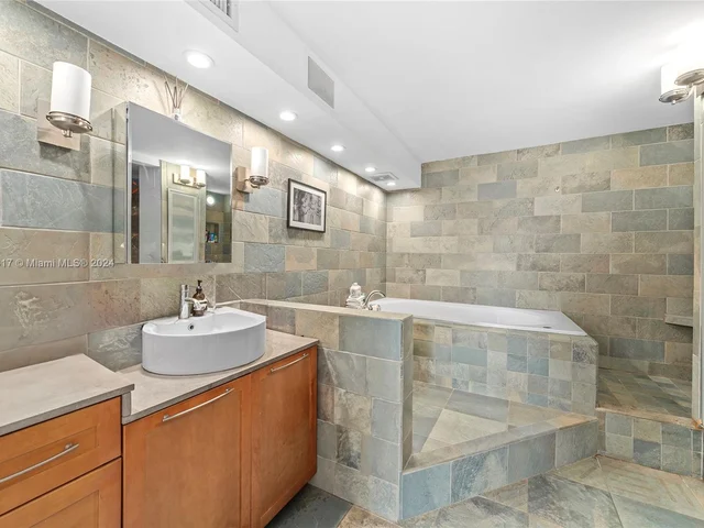 5 Island Ave # 10D, Miami Beach FL 33139