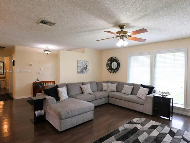 9315 SW 172nd Ter, Palmetto Bay FL 33157