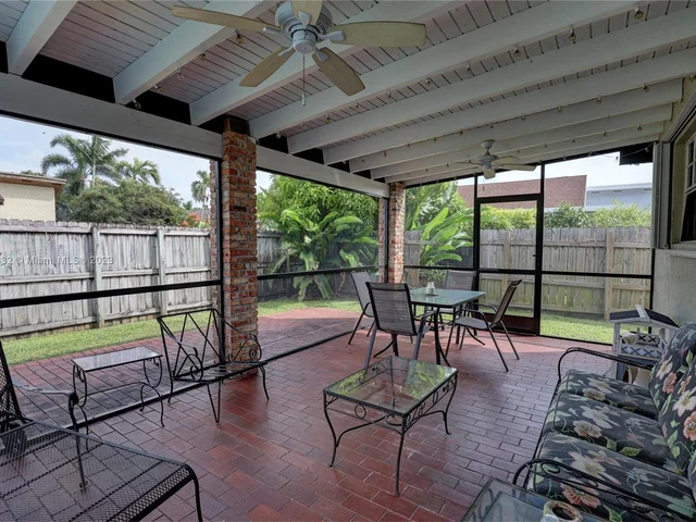 9315 SW 172nd Ter, Palmetto Bay FL 33157