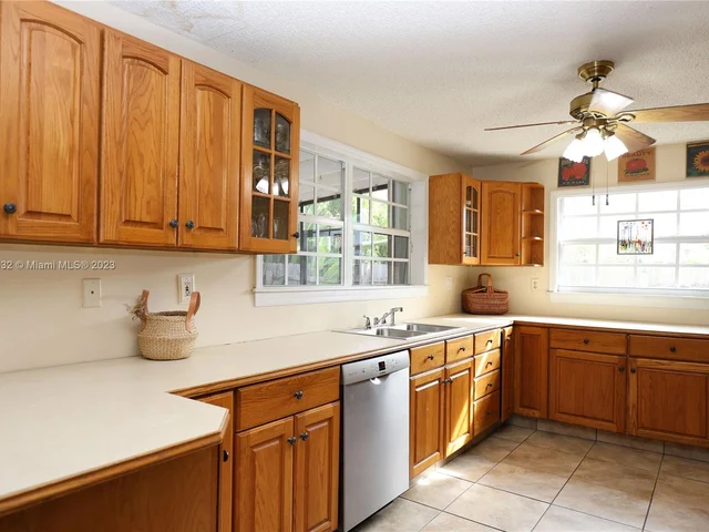 9315 SW 172nd Ter, Palmetto Bay FL 33157