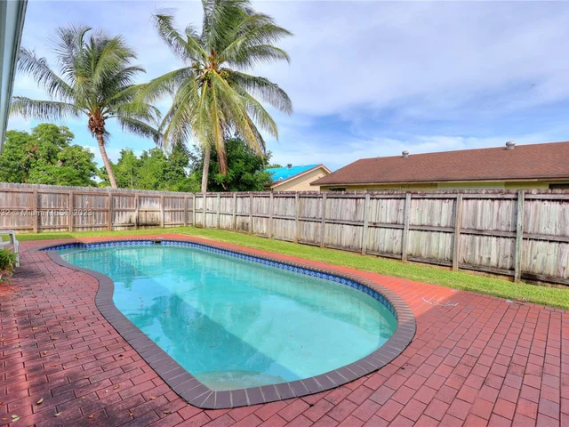 9315 SW 172nd Ter, Palmetto Bay FL 33157