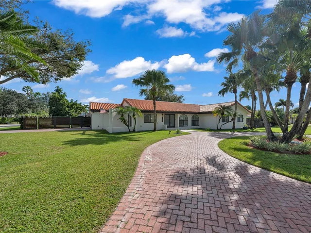 11525 SW 98th Pl, Miami FL 33176