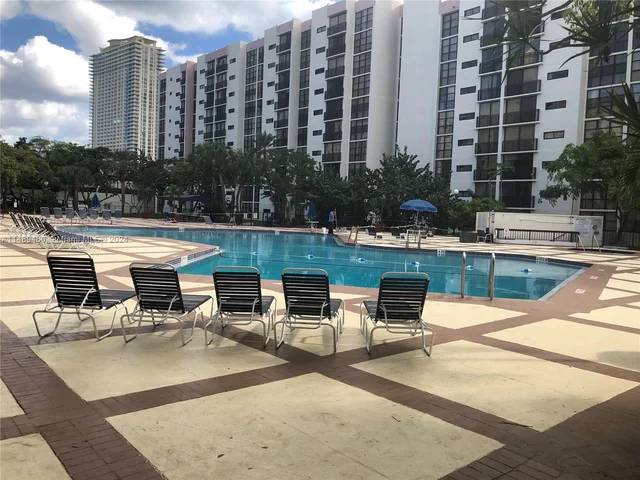 17021 N Bay Rd # 922, Sunny Isles Beach FL 33160
