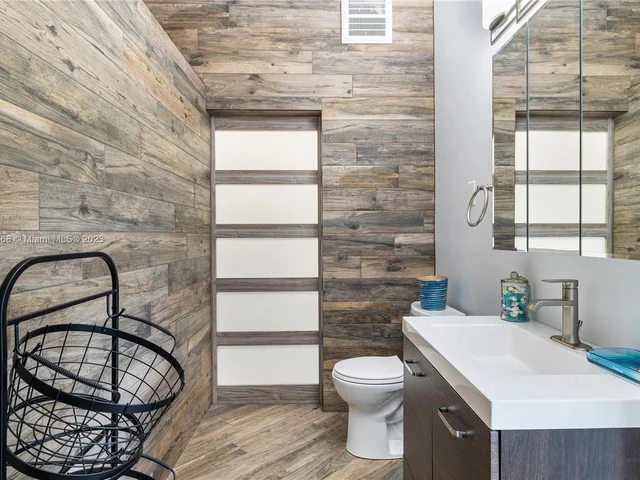 805 SW 22nd Ave, Fort Lauderdale FL 33312