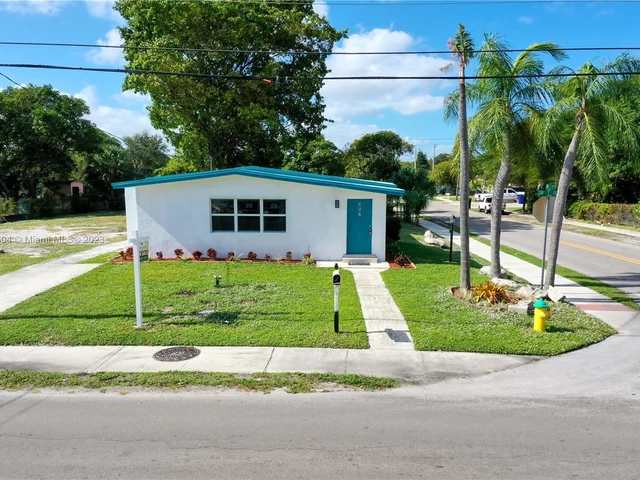 357 SW 1st Ter, Deerfield Beach FL 33441