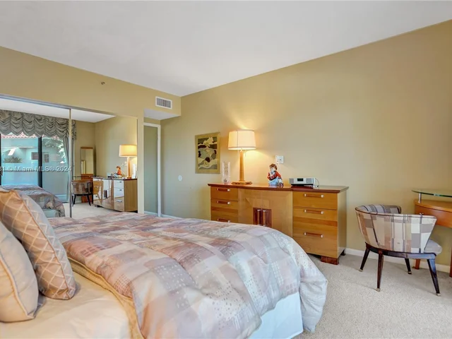 20281 E Country Club Dr # 207, Aventura FL 33180