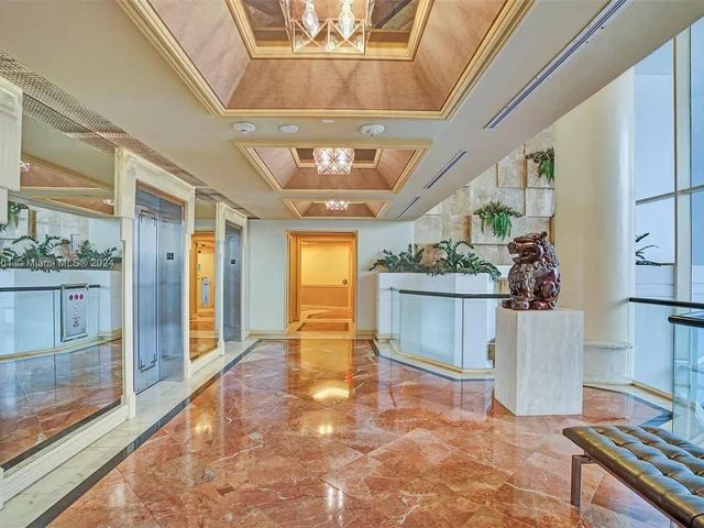 20281 E Country Club Dr # 207, Aventura FL 33180