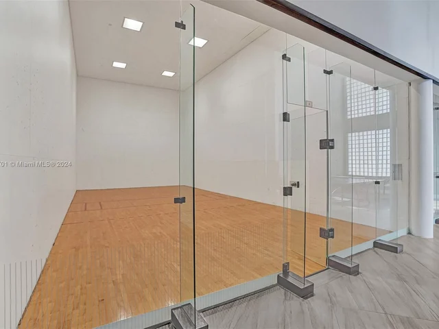 20281 E Country Club Dr # 207, Aventura FL 33180