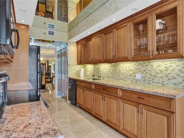 20281 E Country Club Dr # 207, Aventura FL 33180