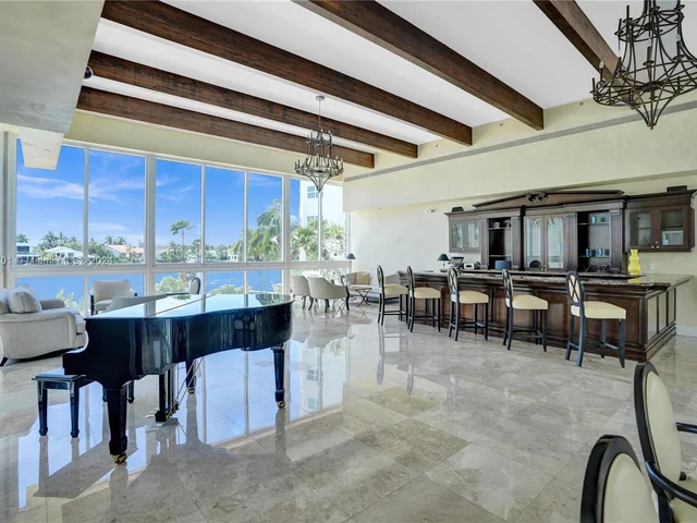 20281 E Country Club Dr # 207, Aventura FL 33180