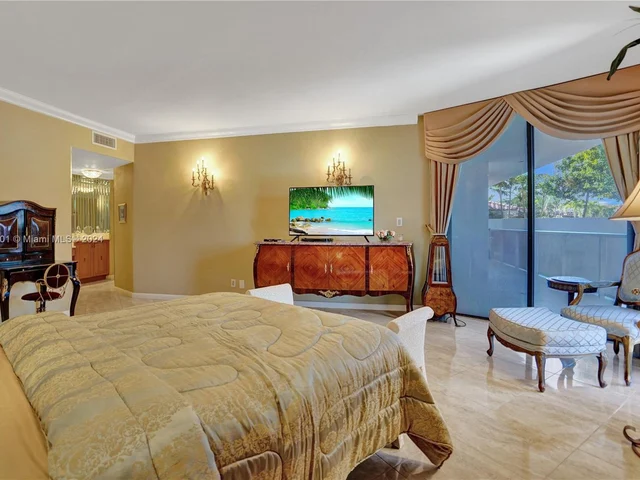 20281 E Country Club Dr # 207, Aventura FL 33180