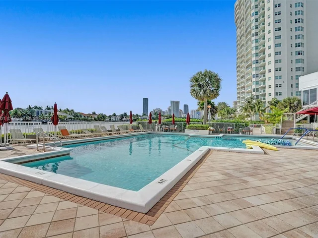 20281 E Country Club Dr # 207, Aventura FL 33180