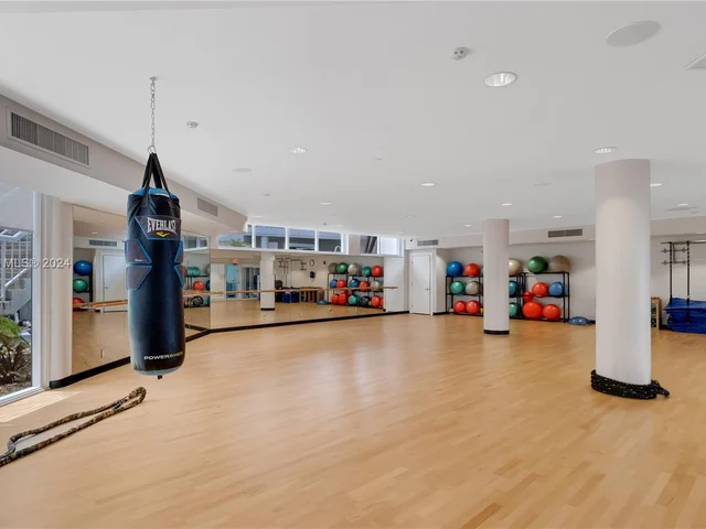 20281 E Country Club Dr # 207, Aventura FL 33180