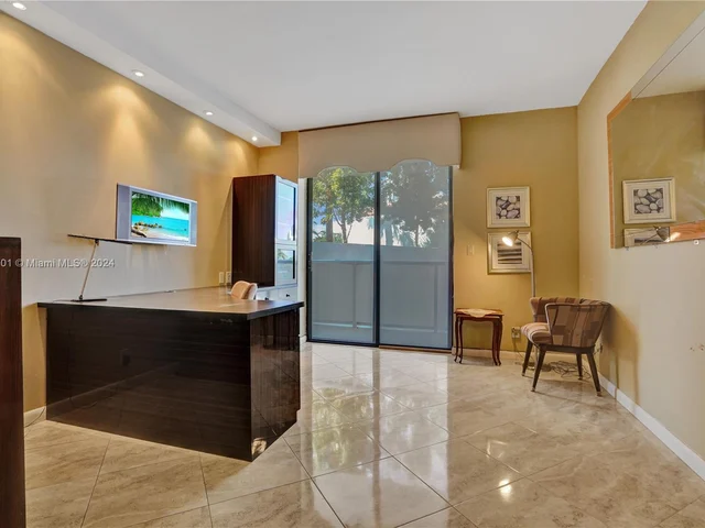 20281 E Country Club Dr # 207, Aventura FL 33180