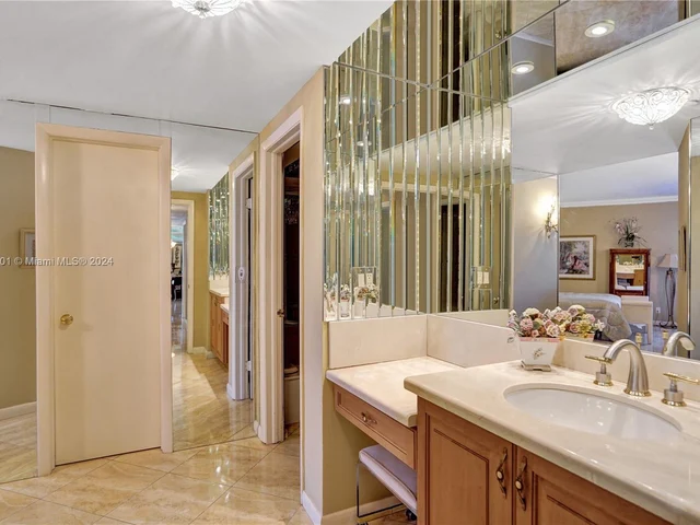 20281 E Country Club Dr # 207, Aventura FL 33180