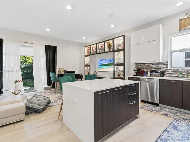 2871 SW 33RD CT #2, Miami FL 33133