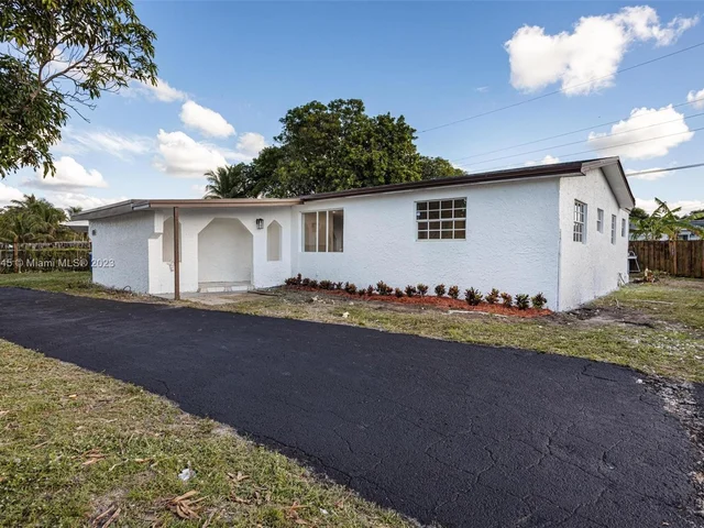 4840 NW 13th St, Lauderhill FL 33313