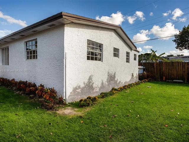 4840 NW 13th St, Lauderhill FL 33313