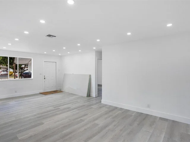 4840 NW 13th St, Lauderhill FL 33313