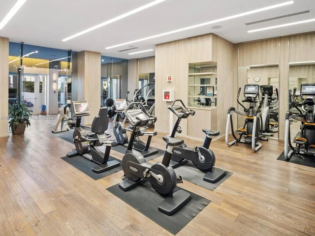 2711 S Ocean Dr # 2004, Hollywood FL 33019