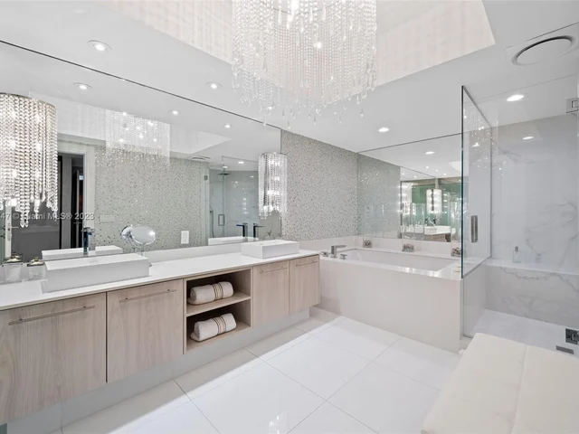 2711 S Ocean Dr # 2004, Hollywood FL 33019